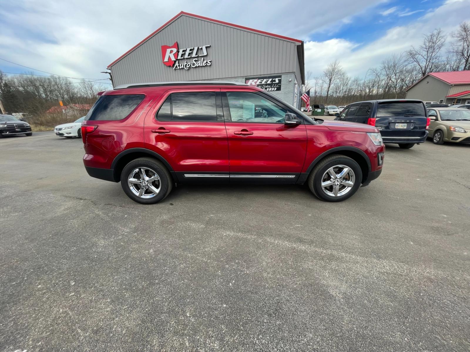 2016 Red /Black Ford Explorer XLT 4WD (1FM5K8D87GG) with an 3.5L V6 DOHC 24V engine, 6 Speed Automatic transmission, located at 547 E. Main St., Orwell, OH, 44076, (440) 437-5893, 41.535435, -80.847855 - This 2016 Ford Explorer XLT 4WD, equipped with a 6-speed automatic transmission and a 3.5-liter V6 engine, stands out with its notable towing capacity of up to 5000 pounds, making it a robust choice for towing and adventure needs. The vehicle enhances visibility and safety with LED daytime running l - Photo #5